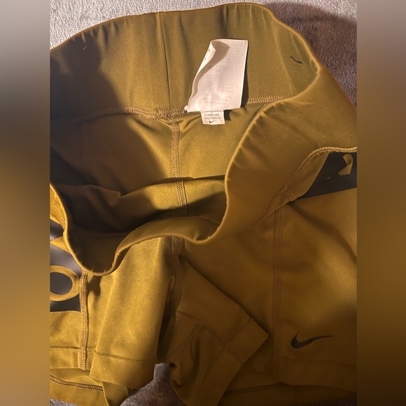 Nike training shorts size small check logo khaki green - Picture 2 of 3